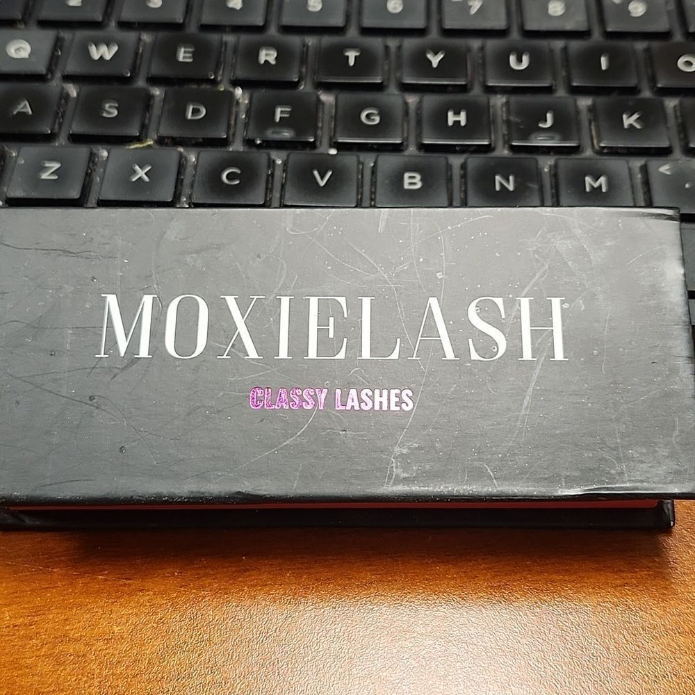 MoxieLash CLASSY LASHES - NEW